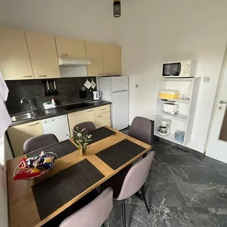 Laura Apartment *